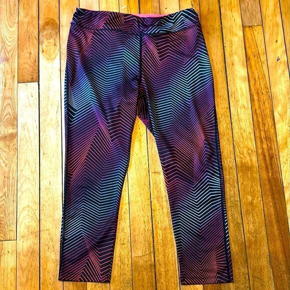 Delta Fit Women’s Black and Rainbow Multicolor Zig Zag Leggings Size Medium - Picture 1 of 7